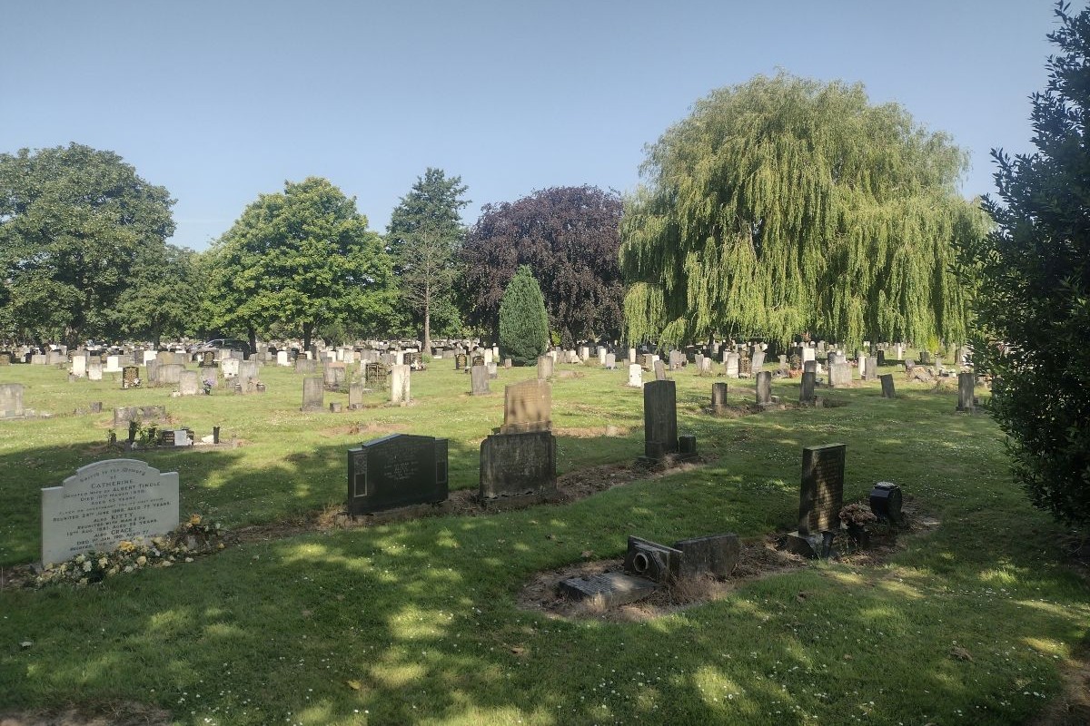 Northern Cemetery, Hull in summer