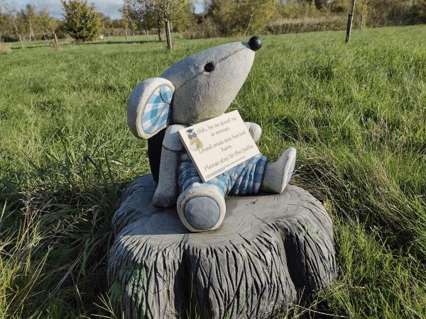 Natural burial ground mouse sign