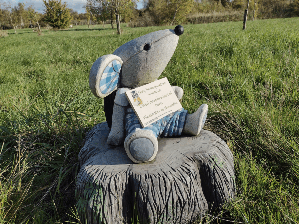 Natural burial ground mouse sign